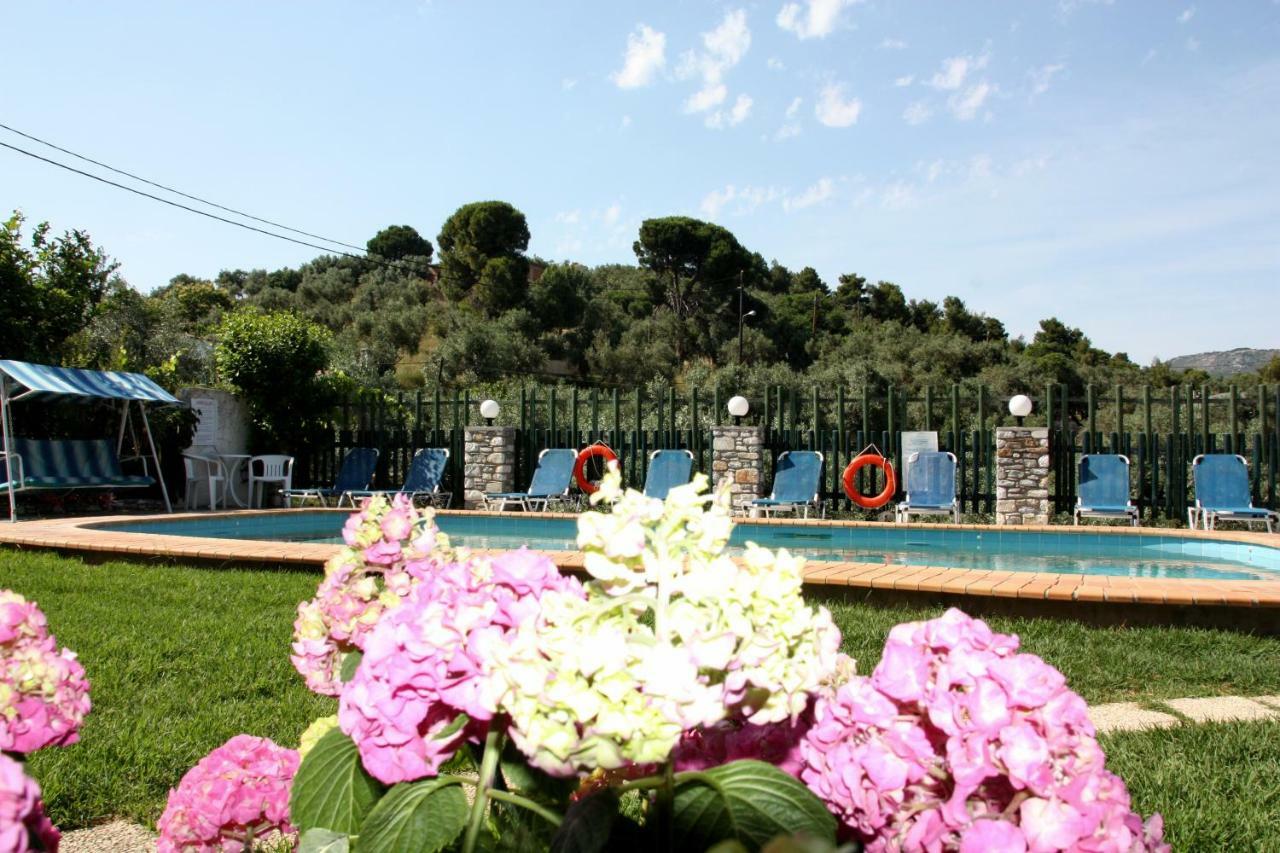 Veronica Kolios ภายนอก รูปภาพ